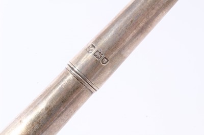Lot 102 - George V silver hunting horn of conventional form, engraved Kohler & Son makers, From Covent Garden, 185 Piccadilly, London W., (London 1911)