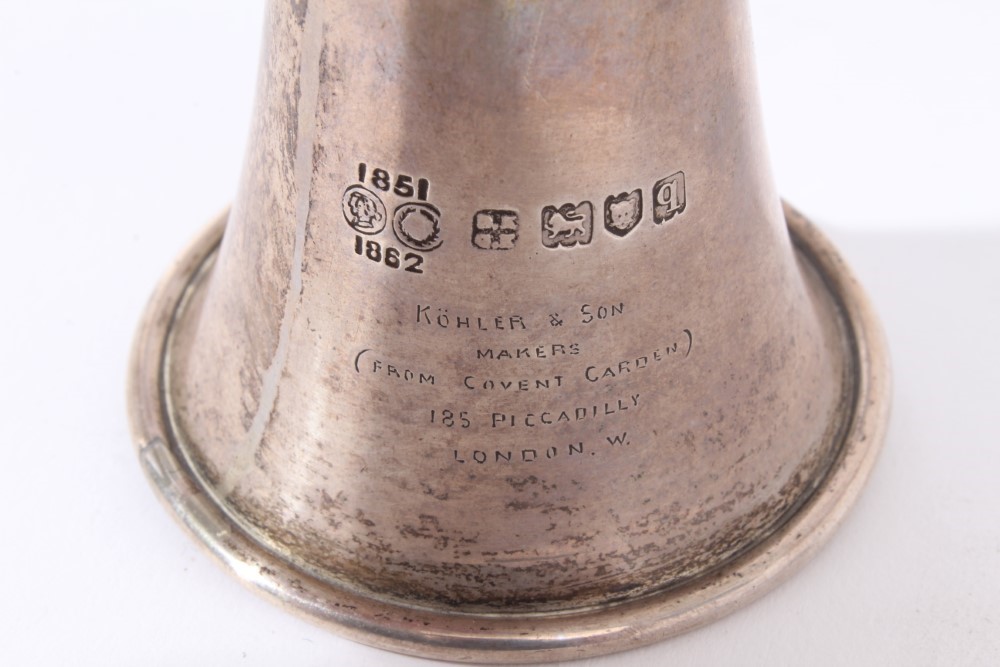 Lot 102 V silver hunting horn of conventional