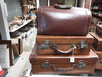 Lot 287 - Collection of vintage suitcases