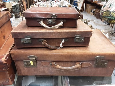 Lot 287 - Collection of vintage suitcases