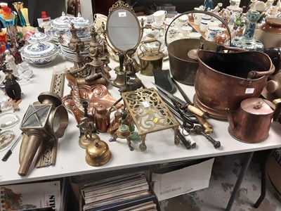Lot 292 - Selection of brass and copper items including coal scuttle, table mirror, crumb scoop and brush, plus a cut down gras bayonet (qty)