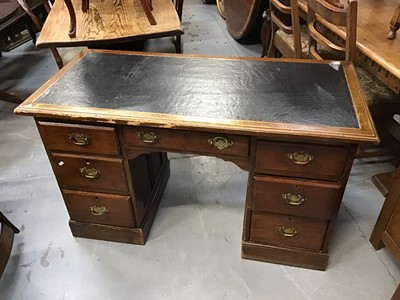 Lot 891 - Edwardian oak kneehole desk with seven drawers