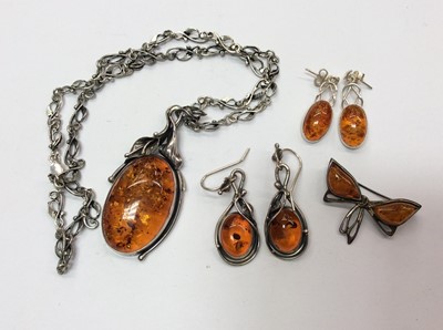 Lot 708 - Group silver and amber jewellery