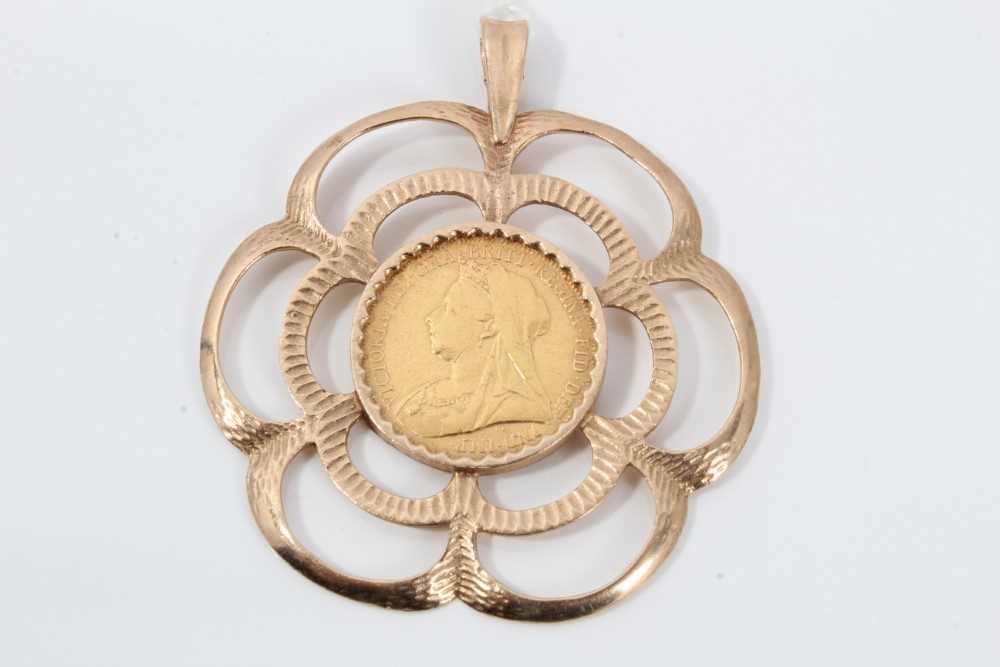 Lot 67 - Victorian gold Sovereign,1900, in large 9ct gold pendant mount