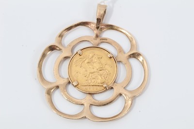 Lot 67 - Victorian gold Sovereign,1900, in large 9ct gold pendant mount