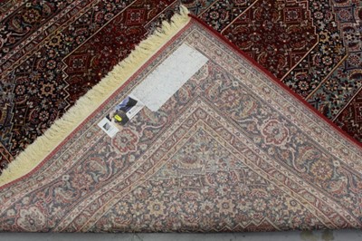 Lot 869 - Persian style rug