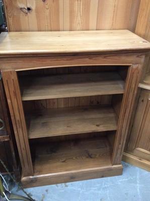 Lot 935 - Pine open bookcase