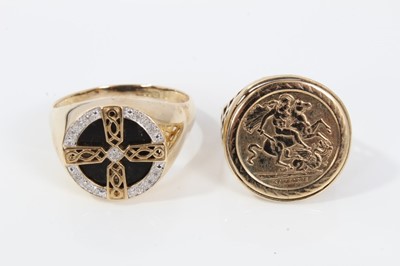 Lot 101 - Two 9ct gold signet rings