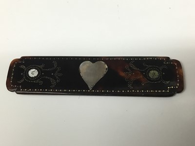 Lot 323 - Rare 18th Century Tortiseshell piquet work gaming counter with mother of pearl heart