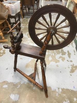 Lot 106 - Antique spinning wheel