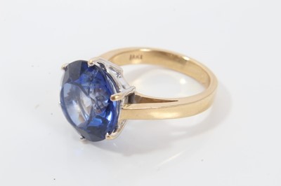Lot 236 - 18ct gold large blue stone ring