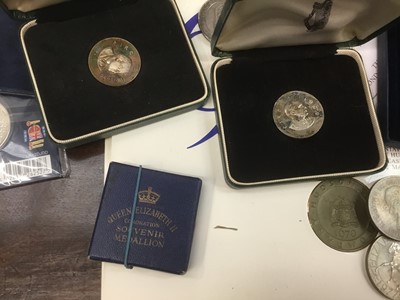 Lot 134 - Small group of commemorative coins