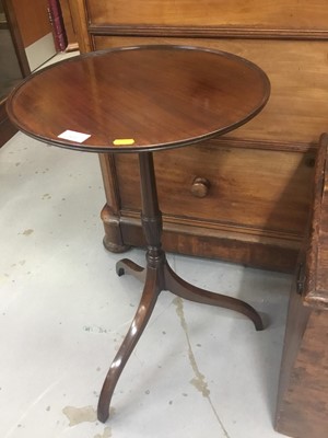 Lot 928 - Georgian style mahogany wine table