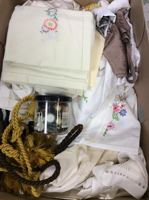 Lot 422 - Vintage table linens, lace, various buttons, kid leather gloves, wallets and other accessories