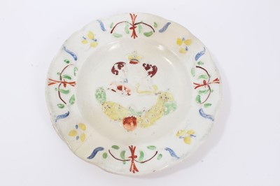 Lot 72 - Early 19th century Pearlware nursery plate with twin portraits of William & Mary (?)