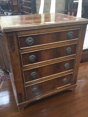 Lot 936 - Good quality dwarf chest of drawers