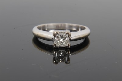 Lot 57 - Diamond single stone ring