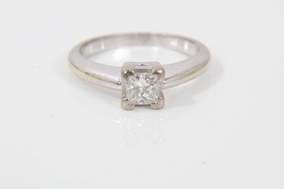 Lot 57 - Diamond single stone ring