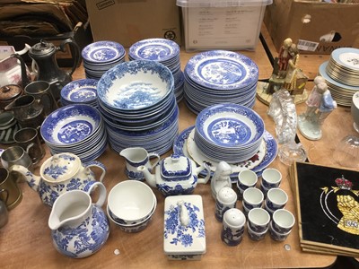 Lot 266 - Collection of blue and white tablewares
