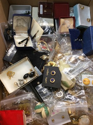 Lot 667 - Collection various earrings including vintage clip ons, silver and yellow metal studs etc