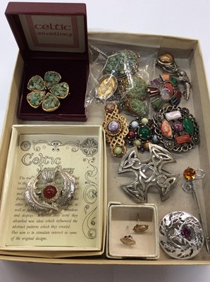 Lot 668 - Group Scottish and other costume jewellery