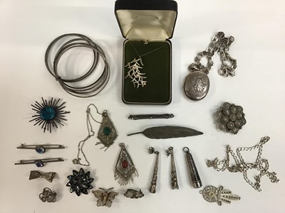 Lot 119 - Group silver and white metal jewellery
