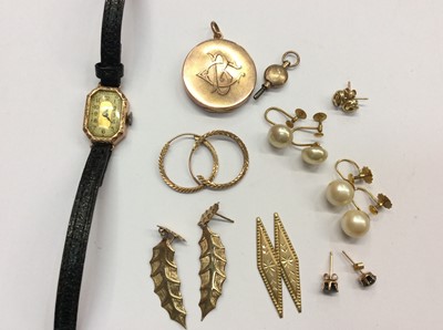 Lot 670 - 9ct gold cased vintage wristwatch, 9ct gold back and front locket, other gold and yellow metal jewellery