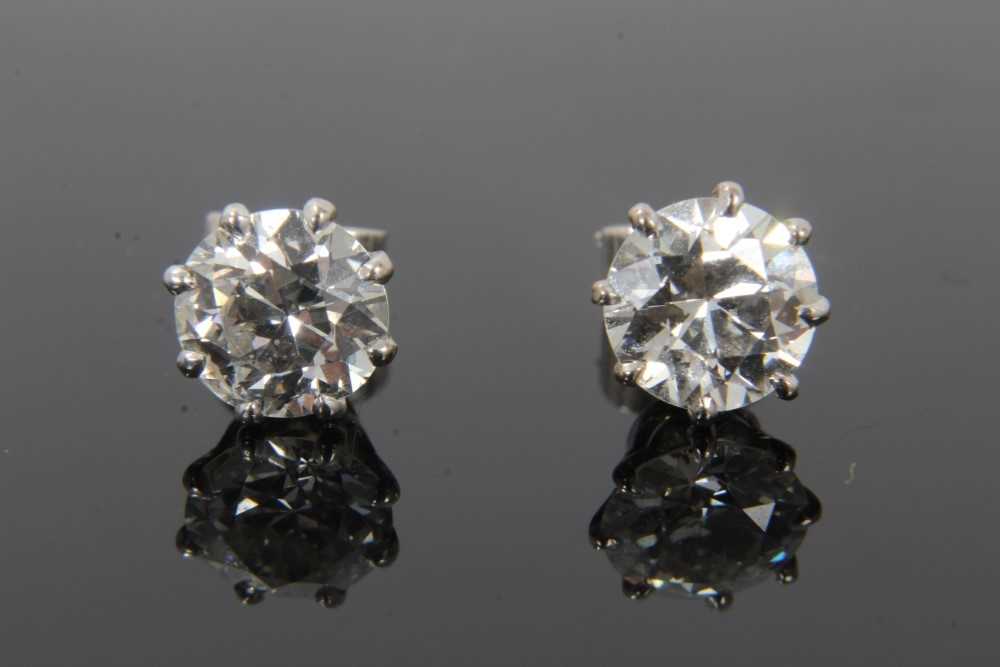 Lot 58 - Diamond stud earrings