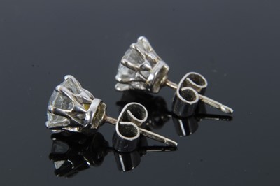 Lot 58 - Diamond stud earrings