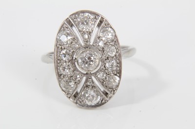 Lot 59 - Art Deco diamond cluster ring
