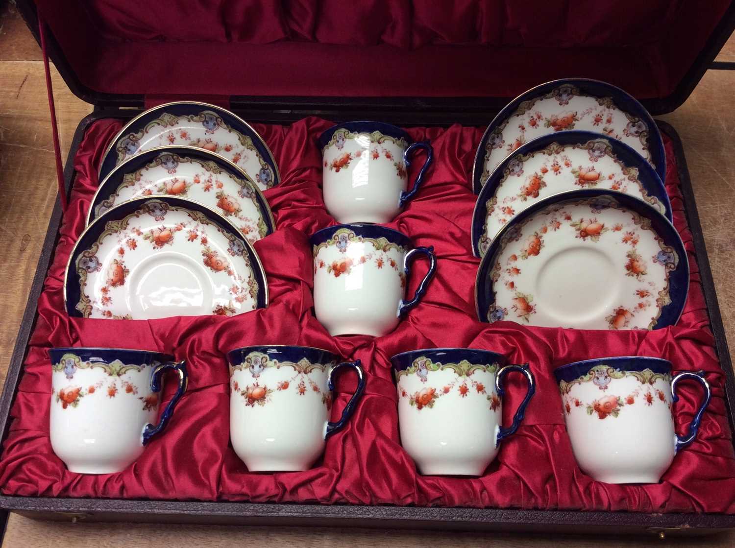 Lot 428 - Set of six Bisto tea cups and saucers in fitted case