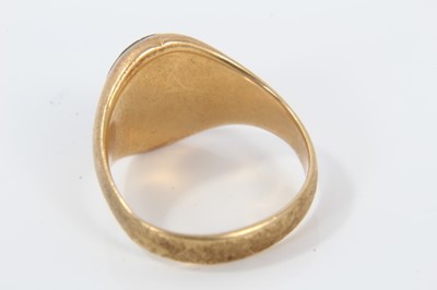 Lot 113 - 18ct gold signet ring