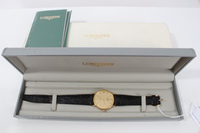 Lot 174 - Gentlemens 9ct gold Longines Wristwatch in box with papers
