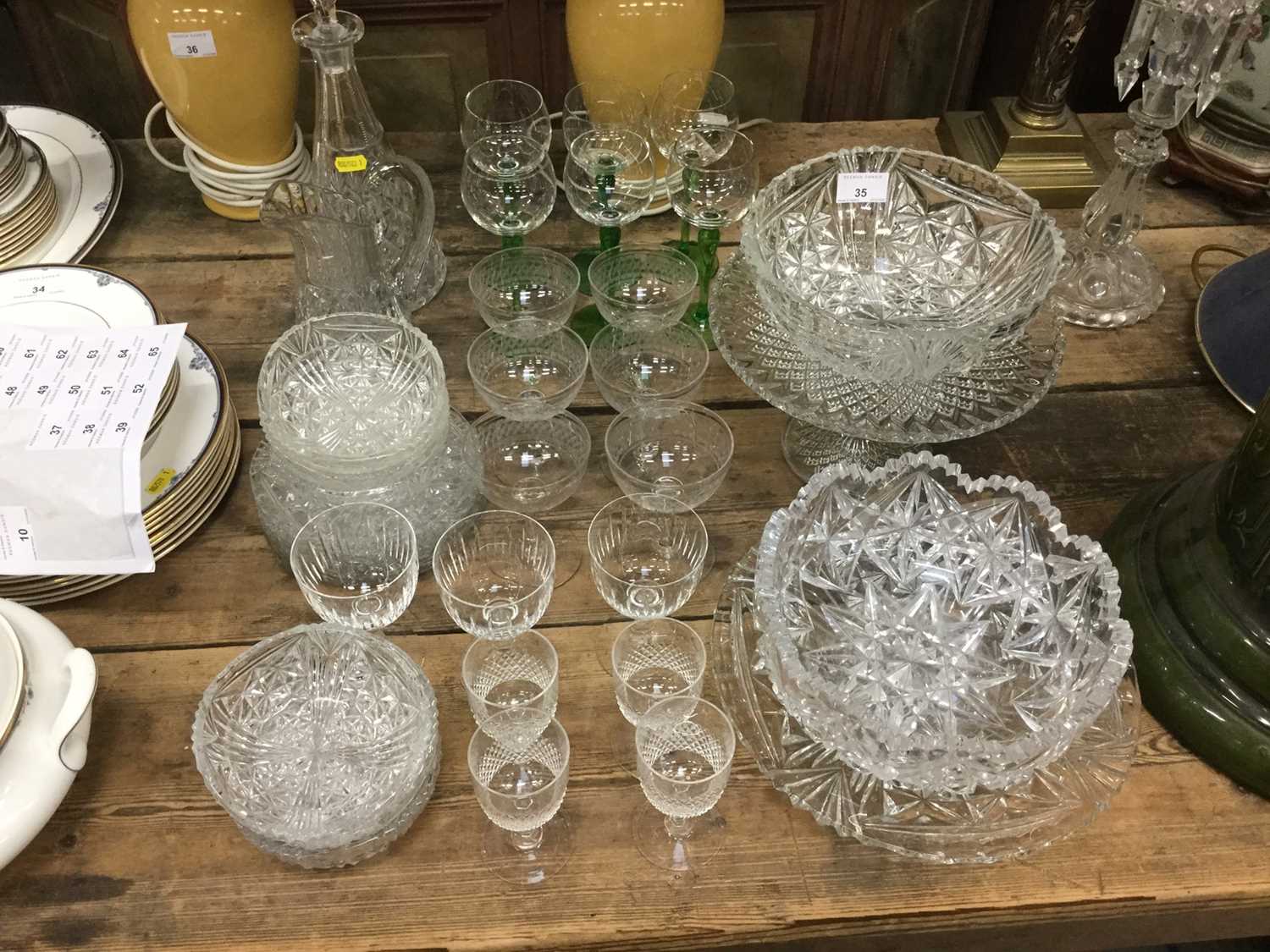 Lot 35 - Group of glassware to include six champagne saucers with wheel cut engraving and other glassware