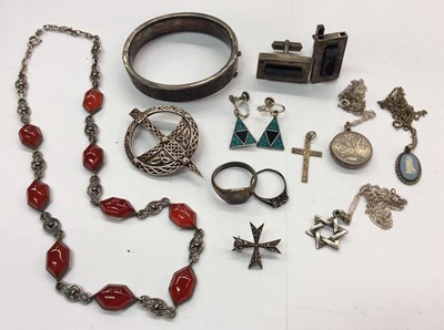 Lot 699 - Group silver and white metal jewellery