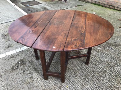 Lot 1027 - 18th century oak oval drop leaf dining table