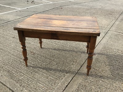 Lot 1024 - Victorian Pitch pine kitchen table