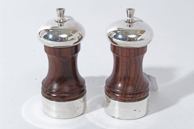 Lot 18 - Pair of Contemporary silver mounted wooden salt and pepper mills of conventional form, (London 1992), maker D & Co, approximately 11.5cm in height