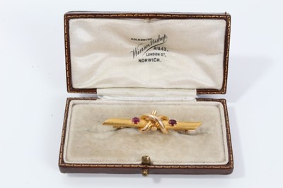 Lot 192 - Edwardian 15ct gold and ruby bar brooch