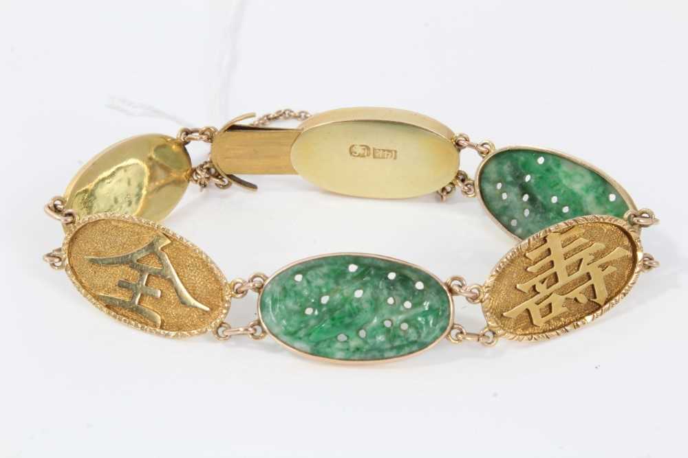 Lot 200 - Chinese gold and jade panel bracelet