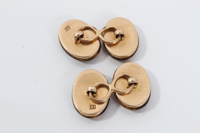 Lot 201 - Pair of Edwardian 18ct gold and tiger's eye cufflinks