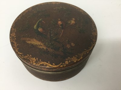 Lot 85 - Late 18th century Continental red tortoiseshell and lacquer snuff