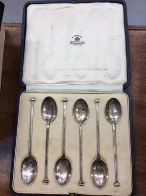 Lot 736 - Set six Mappin & Webb silver teaspoons in fitted case