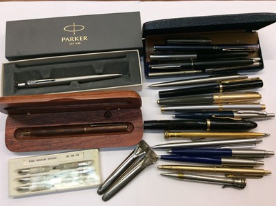 Lot 102 - Group pens including Parker and Sheaffer