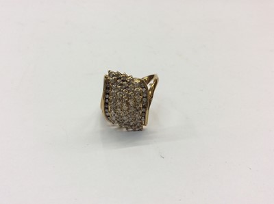 Lot 746 - 9ct gold diamond cluster ring