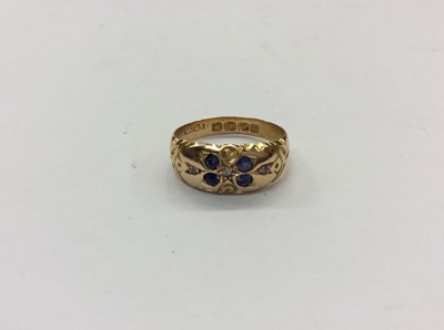 Lot 748 - Edwardian 18ct gold diamond and sapphire ring