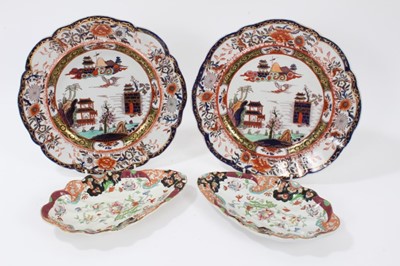 Lot 88 - An unusual pair of Masons Ironstone shell shaped dishes, and a similar pair of plates