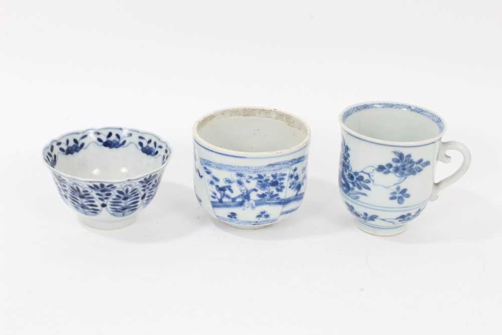 Lot 74 - An 18th century Chinese blue and white tea bowl, a beaker and a bowl