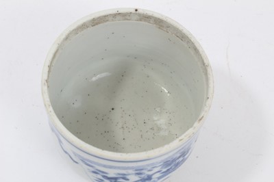 Lot 105 - An 18th century Chinese blue and white tea bowl, a beaker and a bowl
