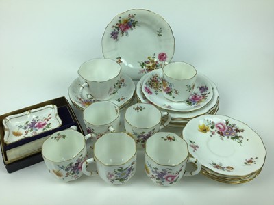 Lot 45 - Selection of Royal Crown Derby tea ware including Derby Posies, and a table lamp with green shade